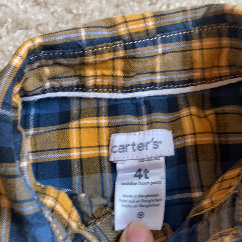 Carter Plaid boys button down 4T - Picture 2 of 4